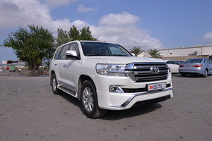 'الوسط' تقوم بتجربة سياقة السيارة الأسطورية 'تويوتا لاند كروزر' 2016 