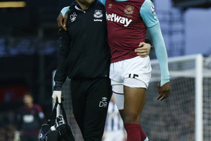 السنغالي ساخو قد يغيب عن ويستهام لشهرين بسبب الإصابة