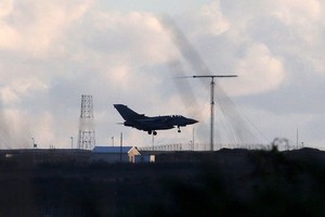 مقاتلات بريطانية تقلع من قاعدة في قبرص بعد موافقة البرلمان على قصف 'داعش'