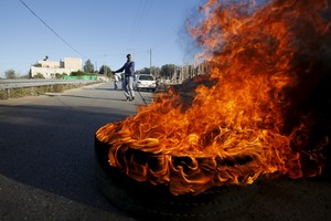 شاهد الصور... استشهاد 4 فلسطينيين وجرح أربعة جنود اسرائيليين في أعمال عنف جديدة
