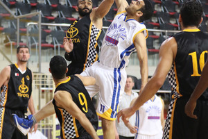 النويدرات قهر الأهلي وتصدر سداسي السلة