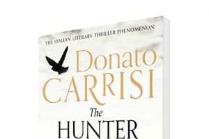 «صيَّاد الظلام» لدوناتو كاريسي جاءت بوحي من «أرشيف الظلام»