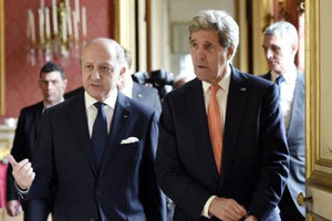 كيري وفابيوس: هدف التسوية في سورية محاربة الإرهاب والأسد قد يبقى في السلطة لمدة عامين