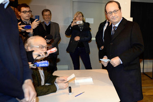 فتح مراكز الاقتراع لانتخابات المناطق في فرنسا