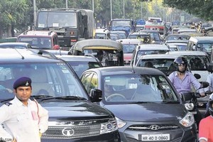 شرطة دلهي ترصد مكافأة لمن يسجل مخالفة مرورية