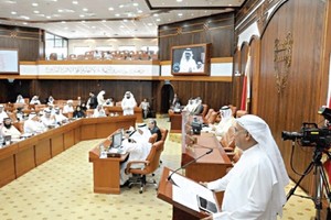 الحكومة البحرينية: سنقترض لتسديد 'الديون' وسندفع 862 مليونا في 2016 و 2017