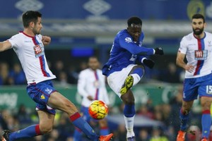 لوكاكو يحرم كريستال بالاس من فوزا ثمين في معقل ايفرتون