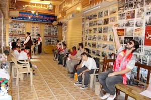 طلاب مركز الإعلام الطلابي يستكشفون تراث البحرين في سوق المنامة