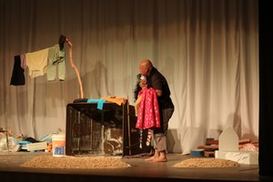 ‏‏مسرحية حاويات بلا وطن ضمن مسابقة خالد بن حمد للمسرح الشبابي بنادي مدينة عيسى   