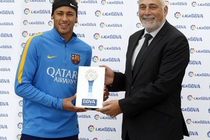 نيمار يخطف جائزة أفضل لاعب في نوفمبر بـ'الليغا'