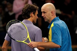 فيدرر يعيد تشكيل فريقه التدريبي ويعلن رحيل إدبيرج