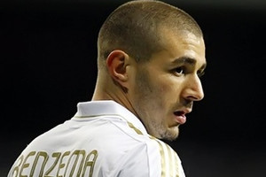 إيقاف بنزيمة عن المشاركة مع منتخب فرنسا بسبب فضيحة ابتزاز