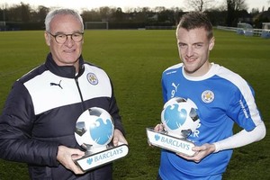 'ليستر المتصدر' يحصد جائزتي أفضل لاعب ومدرب في نوفمبر