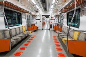 بالصور... البرتقالي لمنع التحرش