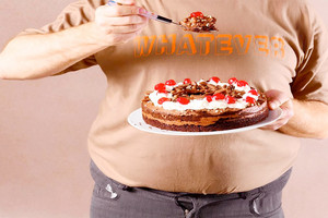  أغيثوني... بطني تنفجر من كثرة الأكل 