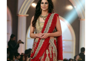 بالصور: تصاميم الباكستانية عائشة عمران في لاهور