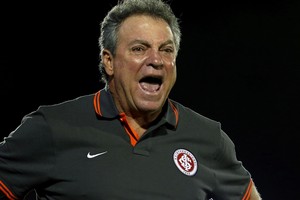 الجزيرة الإماراتي يقيل مدريه البرازيلي براغا