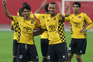 الأهلي يهزم الحالة بدوري كرة القدم البحريني