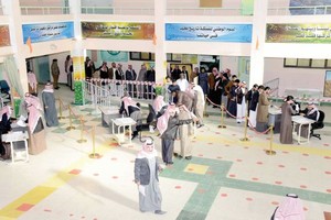 جدة: كثافة في المراكز النسائية.. و«الرجالية» تستجدي الناخبين