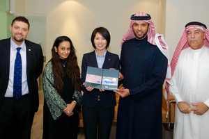 علي بن خليفة يستقبل المديرة التنفيذية للجنة النسائية بالاتحاد الياباني لكرة القدم‎