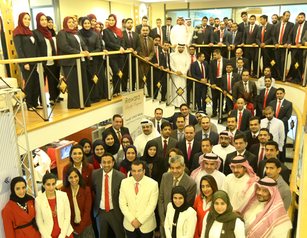 إداريو شركة البحرين للتسهيلات التجارية يحتفلون بالعيد الوطني المجيد