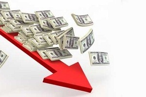 الدولار ينزل لأقل مستوى في 7 أسابيع وسط قلق بشأن الفائدة الأميركية