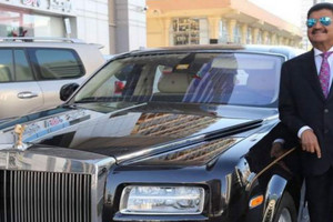 قصة الهندي الذي دخل الإمارات بـ8 دولارات وهو الآن مالك أكبر المستشفيات