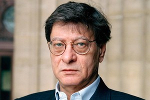 إقالة مجلس أمناء مؤسسة الشاعر محمود درويش