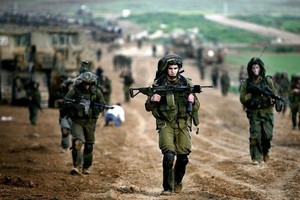 اصابة اسرائيليين اثنين في عملية طعن واعتقال منفذها