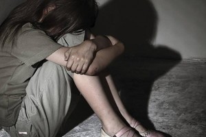 عاملة فيليبينية تزن 29 كيلوغراماً تتهم مخدومها بتجويعها