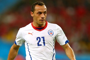 الإصابة تحرم هامبورغ من التشيلي دياز لعشرة أسابيع