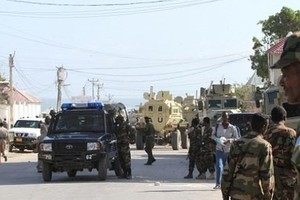 ضحايا في اشتباك وتفجير سيارة مفخخة في مقديشو   