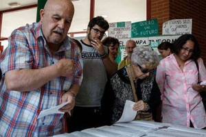 الحزب الحاكم في اسبانيا يفوز بالانتخابات دون الحصول على الأغلبية