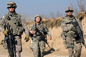 مسئول أميركي: جنود الأطلسي الستة الذين قتلوا في أفغانستان أميركيون