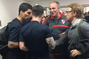 مشجع لريفر بليت 'يبصق' على ميسي في مطار 'ناريتا'