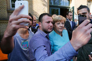 وزير ألماني: تراجع عدد اللاجئين القادمين لألمانيا للنصف