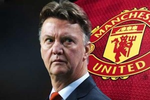 الضغوط تتزايد على فان غال بعد إقالة مورينهو