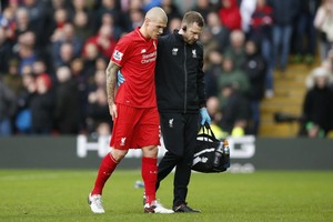 سكرتل مدافع ليفربول يغيب فترة تصل لستة أسابيع بسبب الاصابة