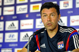 ليون يقيل مدربه فورنييه ويعين معاونه غينيسيو خلفا له