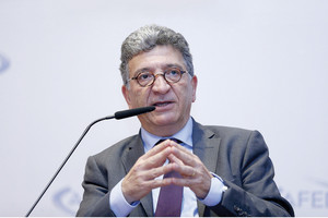 صعب: يجب تنويع الاقتصاد والانتقال سريعاً إلى الطاقة النظيفة