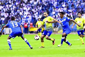 الاهلي يعزز صدارته والهلال يحسم الديربي امام النصر