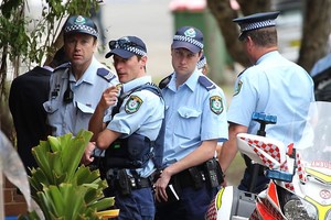 شابة أسترالية تذهب لقسم الشرطة بسيارة مسروقة