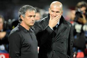 في استفتاء لماركا... جماهير الملكي تُفضل زيدان على مورينهو