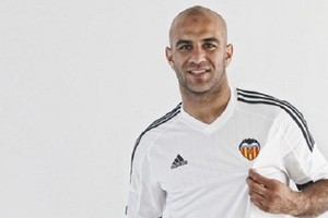 أيمن عبد النور يتوج بلقب أفضل لاعب كرة قدم بتونس في 2015