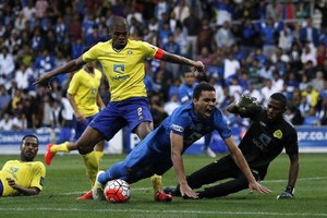 الدوري السعودي: الأهلي يهزم القادسية والهلال يفوز على النصر