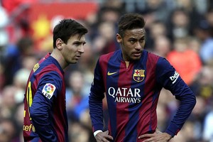 ايتو: نيمار ينافس ميسي على الكرة الذهبية