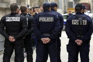 متظاهرون يعتدون على قاعة صلاة للمسلمين في كورسيكا