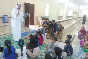 أطفال عُمان يتفاعلون مع الكاتب إبراهـيم سـند
