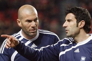 لويس فيغو: زيدان يطمح لتدريب ريال مدريد