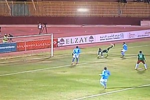 بالفيديو... مقصية حارس الفيصلي الأردني تحصل على لقب أطرف لقطة كوميدية العام 2015